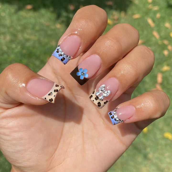 Artificial nails with stylish animal patterns and sparkling accents Kalsten