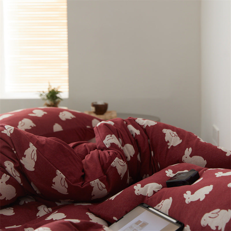 All-season quilt with cotton flannel cover and rabbit design