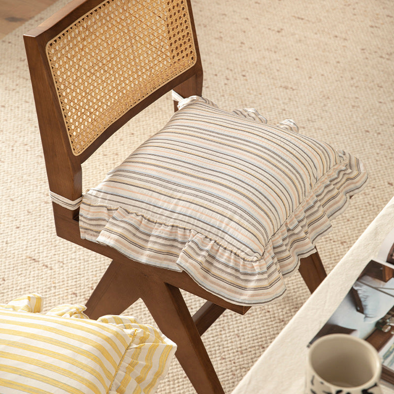 Padded chair cushion with ties and frill edge Kalsten