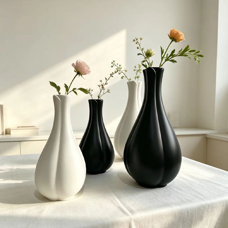 Elegant Minimalistic Tulip-Shaped Vase Kalsten