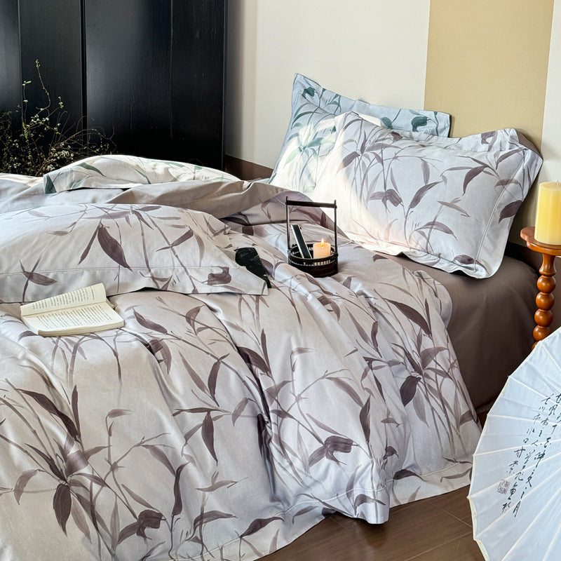 Bedding set made of cotton satin with botanical bamboo leaf print and reversible pillowcases