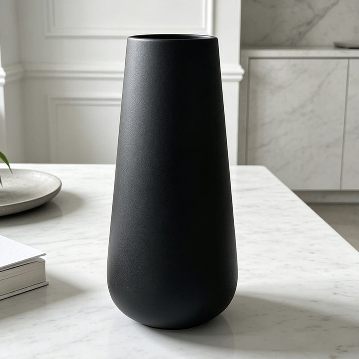 Minimalist Ceramic Decorative Vase Kalsten
