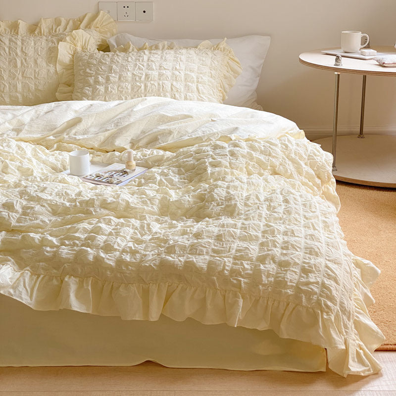 Luxurious crinkle bedding set with ruffle and washed cotton-linen blend