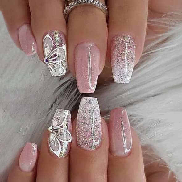 Elegant Ombre Press-On Nail Extensions with Decorative Accents Kalsten