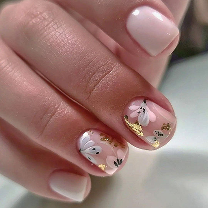 Elegant Artificial Nail Design with Floral Accents Kalsten