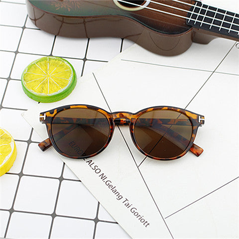 Women fashion sunglasses with elegant, round design Kalsten