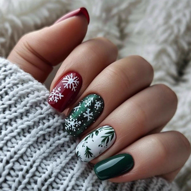 Artificial Nails in Festive Winter Design Kalsten