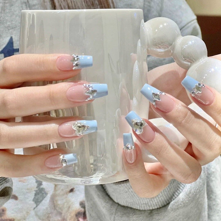 Elegant Rhinestone-Embellished Nail Art Kalsten