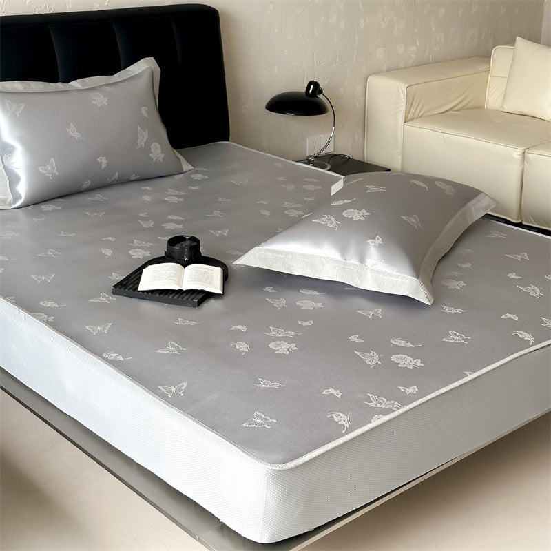 Finely woven satin fitted sheet with floral jacquard relief and reinforced all-round elastic