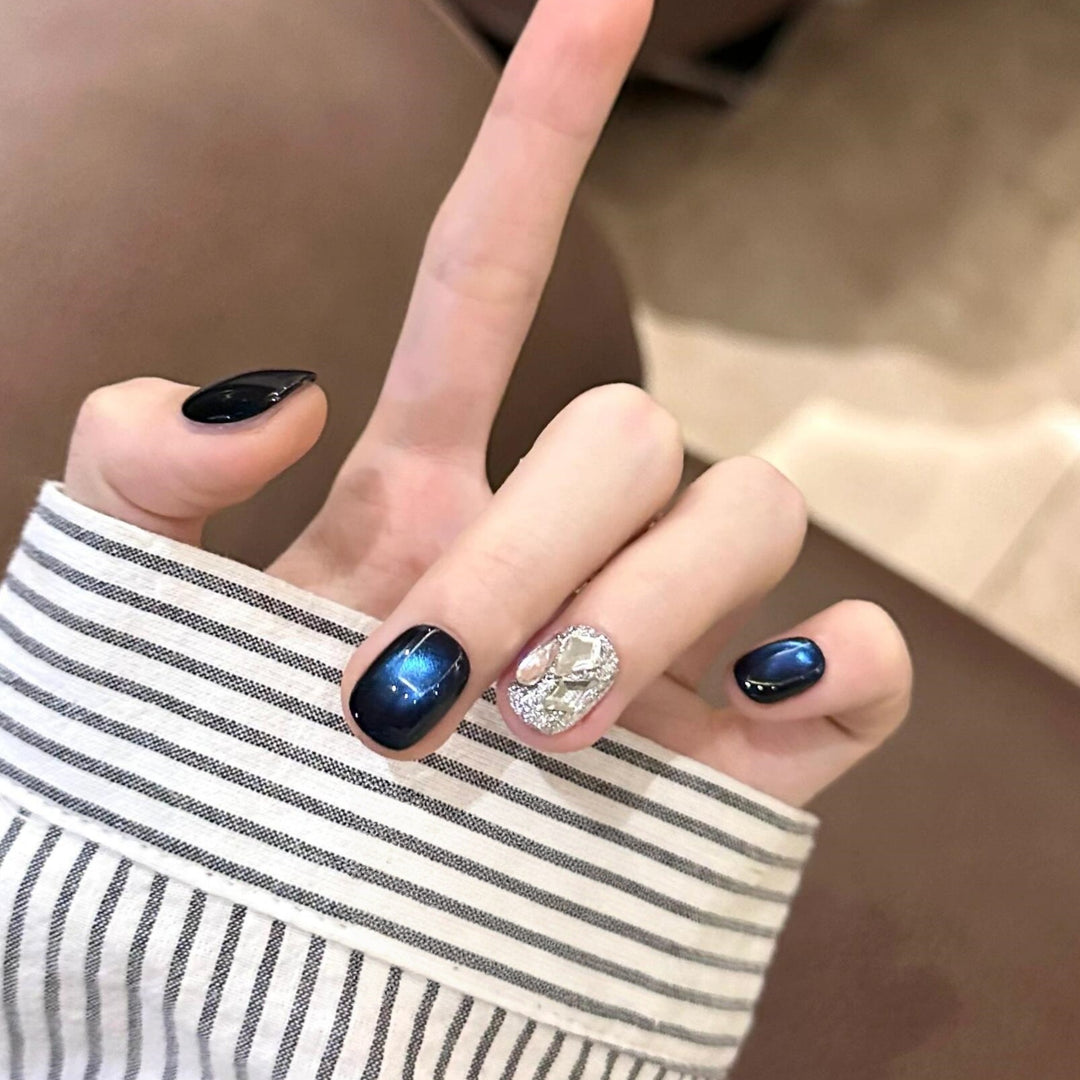Creative artificial nails with shimmering effects Kalsten