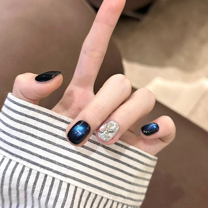 Creative artificial nails with shimmering effects Kalsten