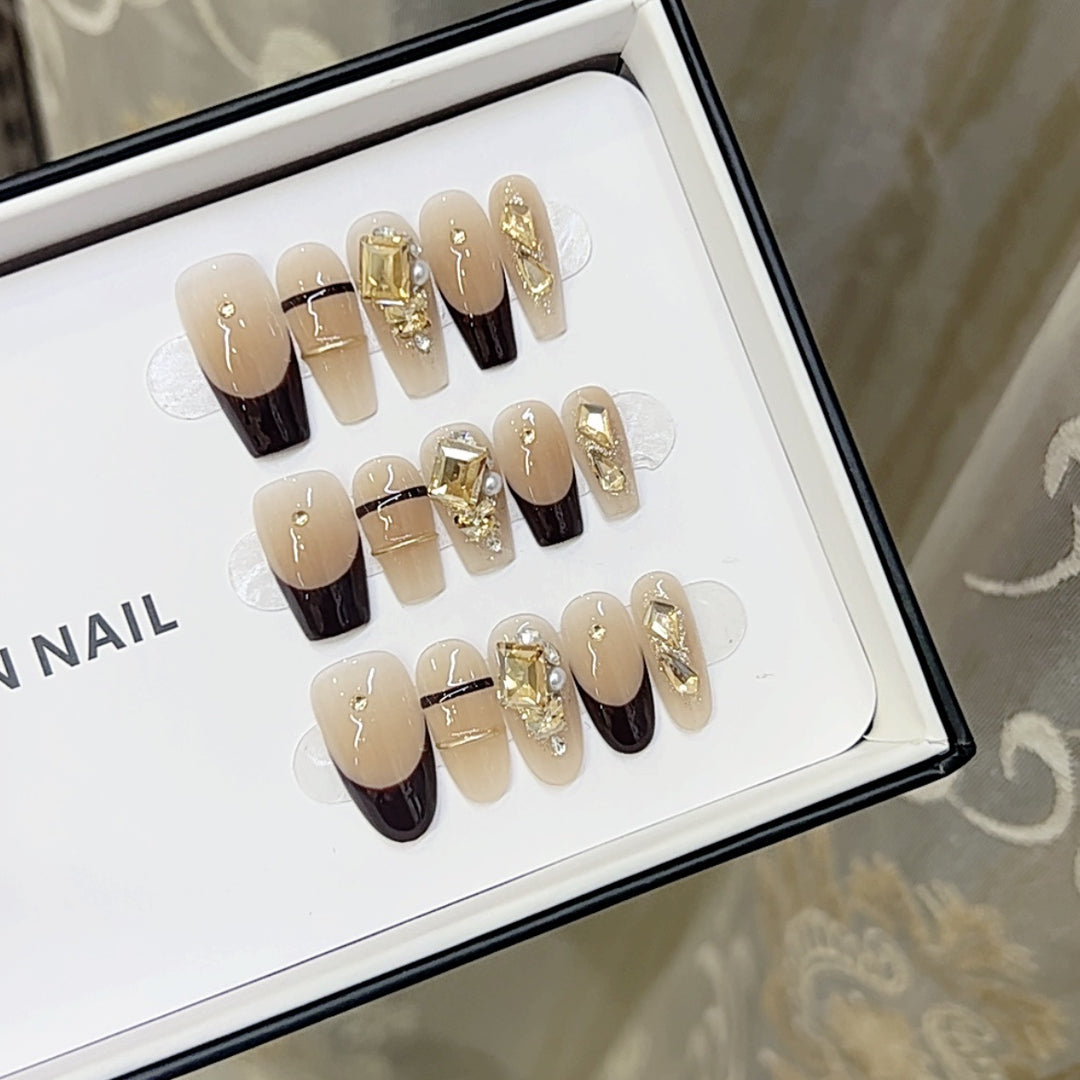 Premium Decorative Press-On Nail Set with Golden Accents Kalsten