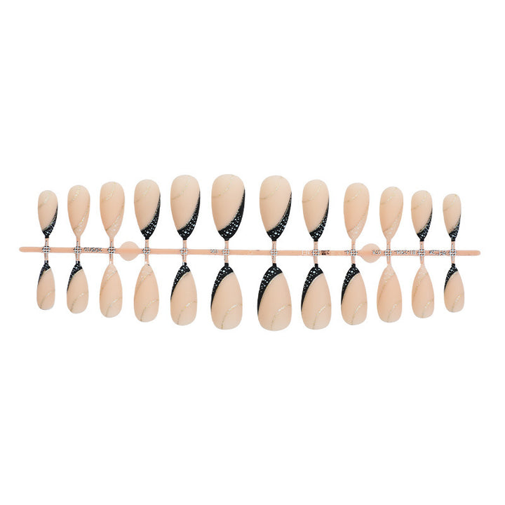 Nail set with elegant gold and silver accents Kalsten