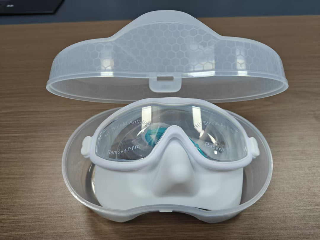 Swimming mask with adjustable comfort and clear field of vision Kalsten