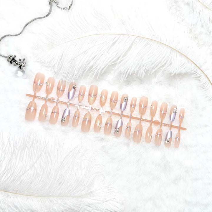 Luxury artificial nails with elegant accents Kalsten