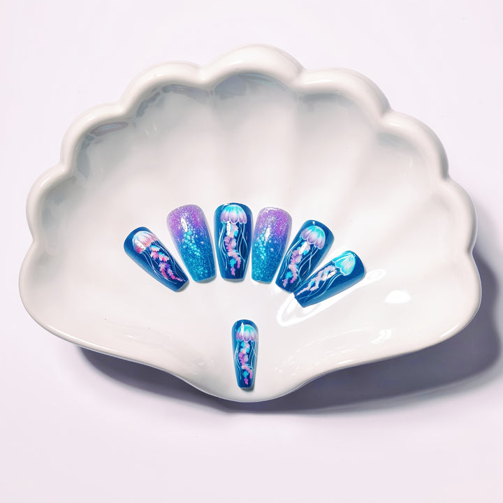 Artificia nails with fascinating jellyfish design Kalsten
