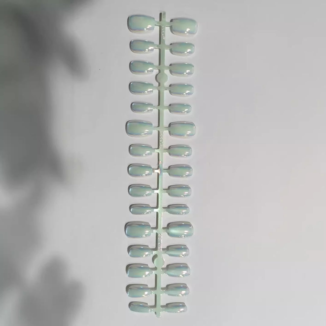 Iridescent Press-On Nail Set Kalsten