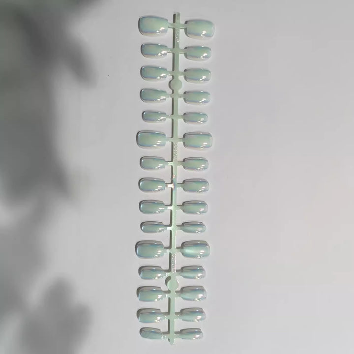 Iridescent Press-On Nail Set Kalsten