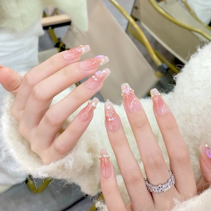 Elegant artificial nails with floral accents Kalsten