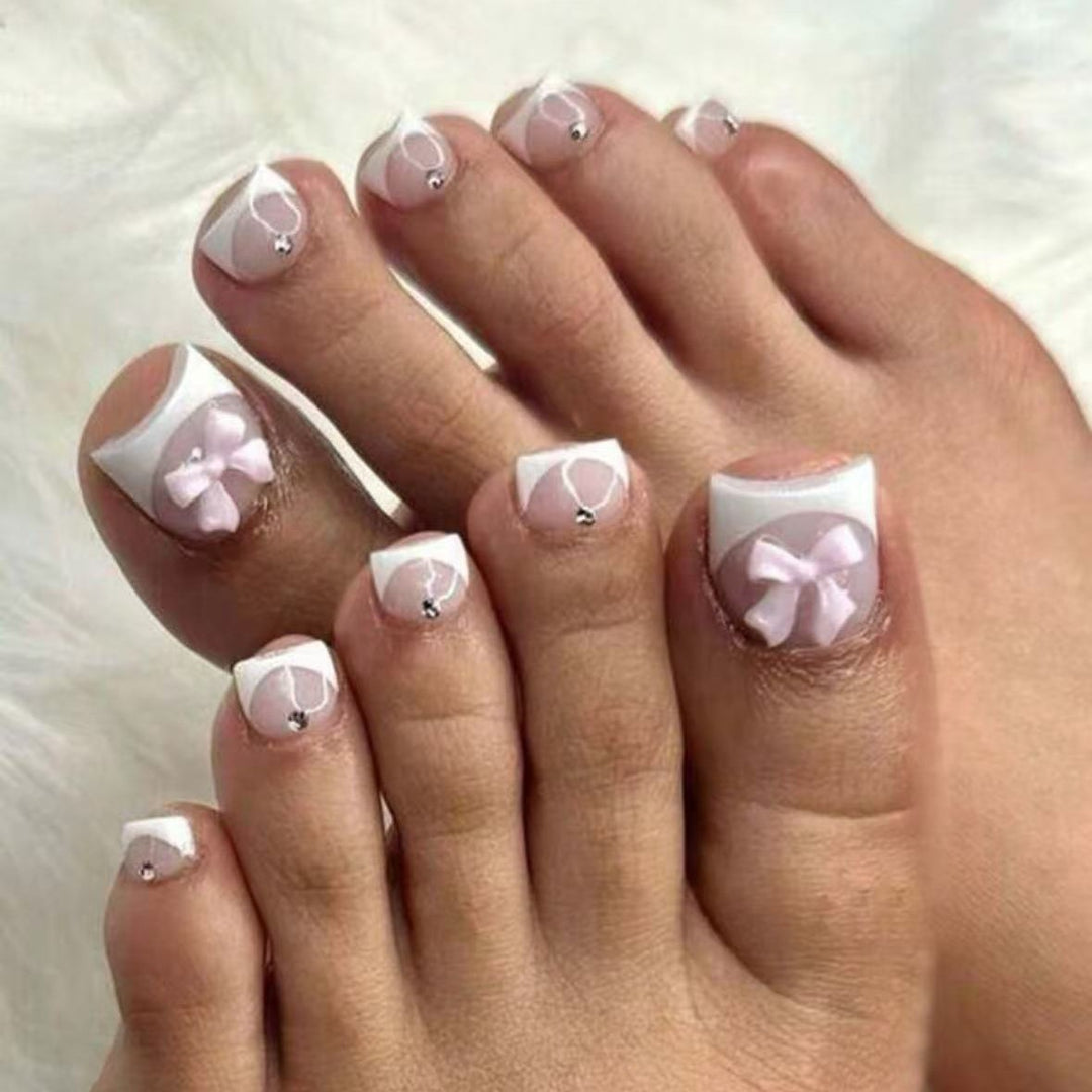 Nail art set with elegant French design and romantic bows Kalsten