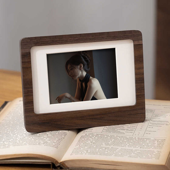 Modern Elegant Photo Frame