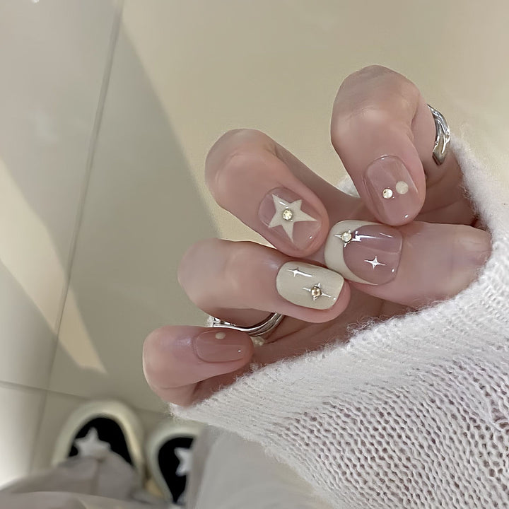 Artificial nails with elegant glitter accents Kalsten
