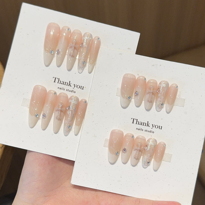 Artificial nail tips with elegant accents Kalsten
