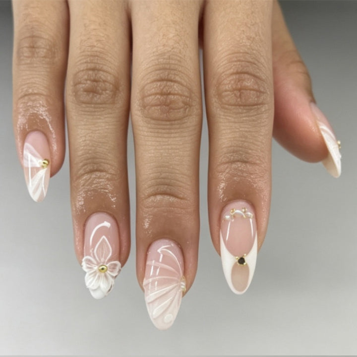 Artificial nails with elegant flower design and glitter accents Kalsten