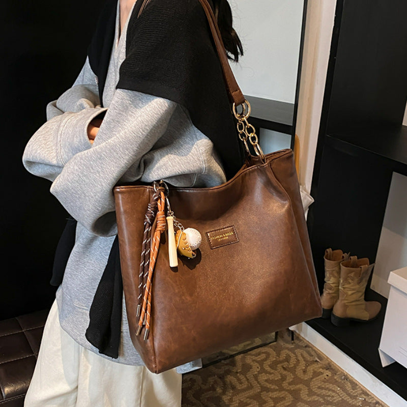Luxurious Vintage-Inspired Handbag Kalsten