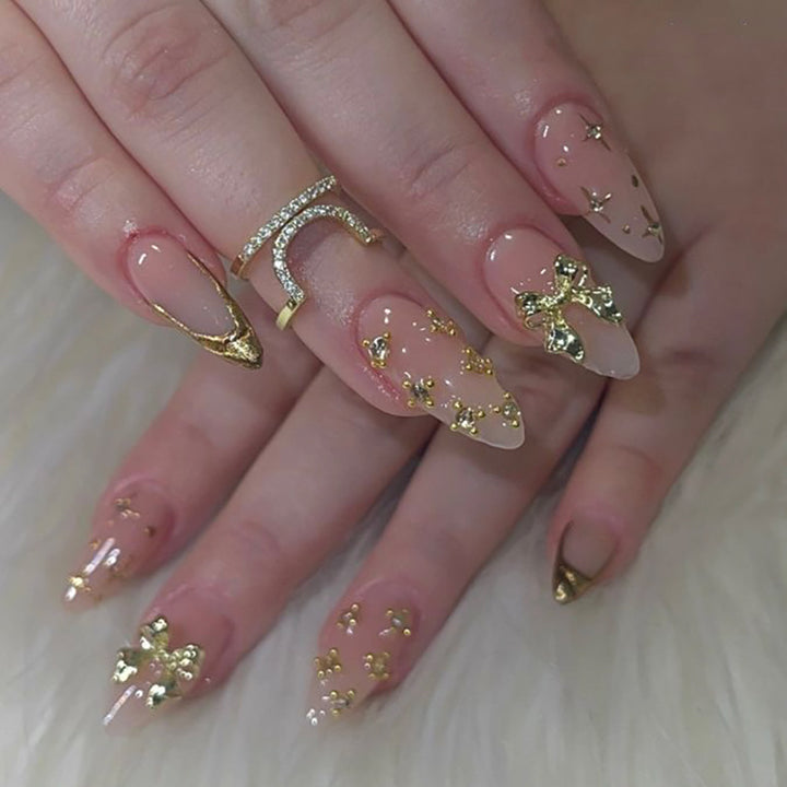 Elegant nail art in maritime design with glitter and 3D accents Kalsten