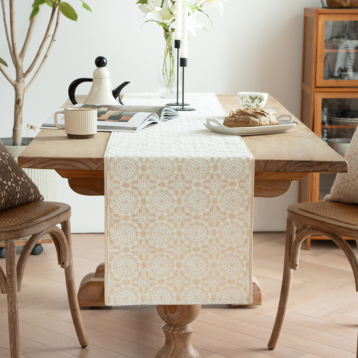 Runner with ornamental medallion jacquard structure and non-slip underside Kalsten