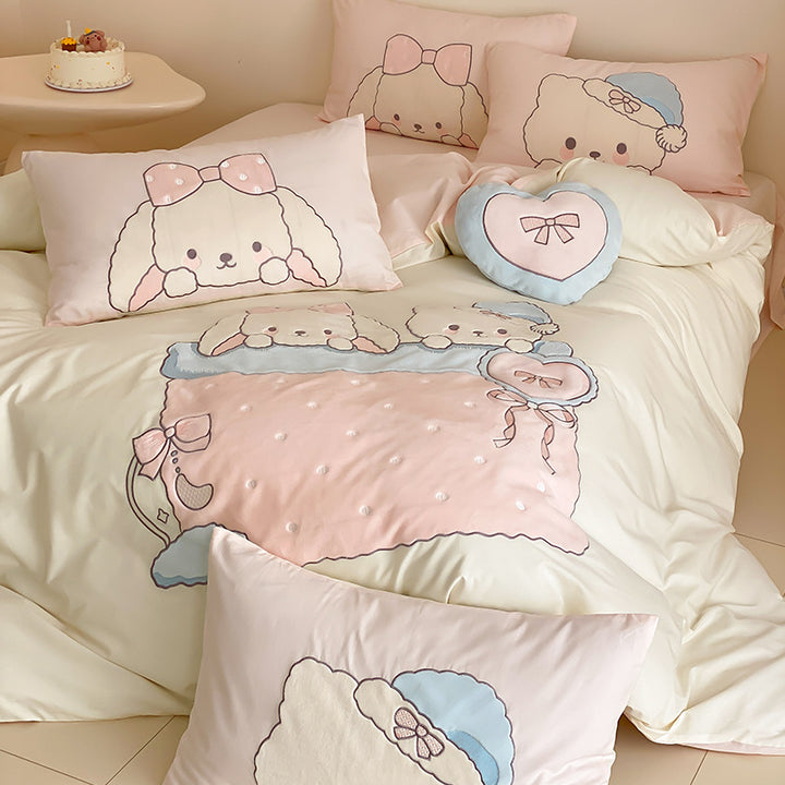 Kids bedding set with plush appliqués and motif embroidery