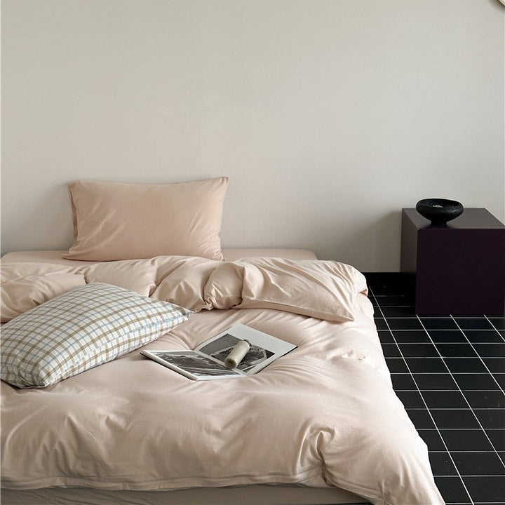 Minimalist Mako satin bedding set with extra-soft surface and easy-care weaving