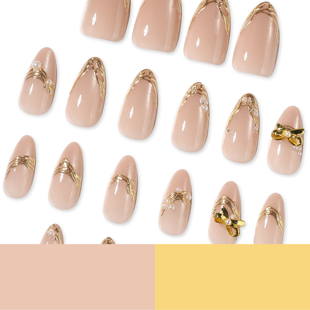 Glamorous nail art with gold accents Kalsten