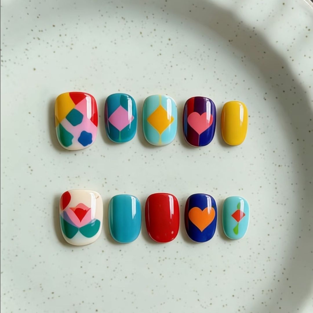 Artistic Cat-Themed Press-On Nail Art Set Kalsten