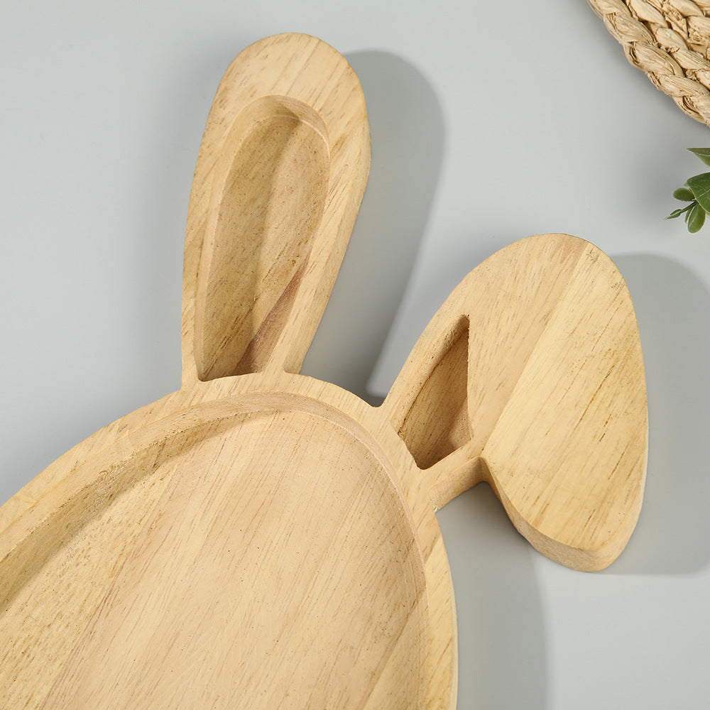 Christmas tree-shaped serving board made of solid wood with carved groove