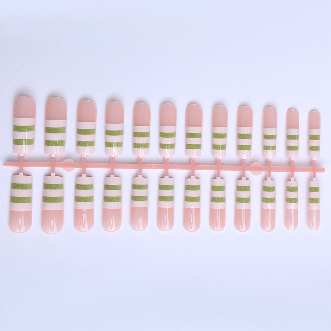 Fashionable artificial nails with contemporary stripe pattern Kalsten
