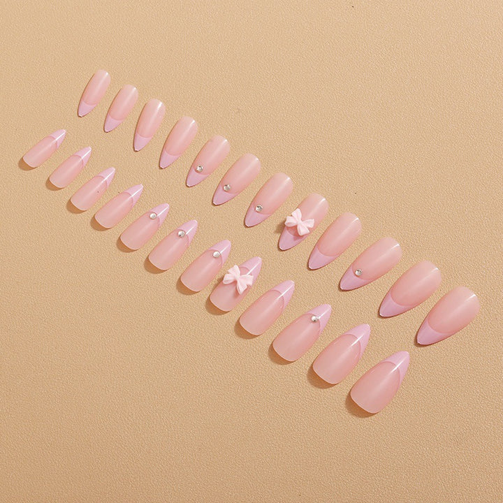 Glamorous nail art with bow detail Kalsten