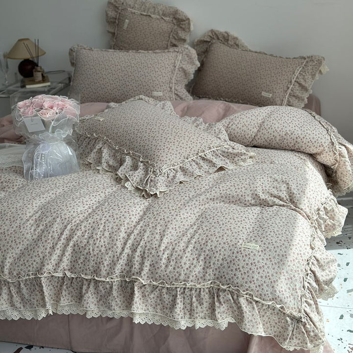 Duvet and pillowcase set made of cotton cambric with ruffles and eyelet embroidery
