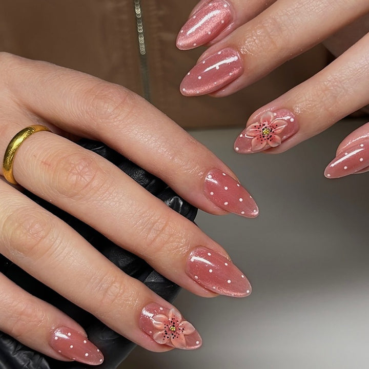 Artificial nail set with glamorous glitter design and floral accent Kalsten