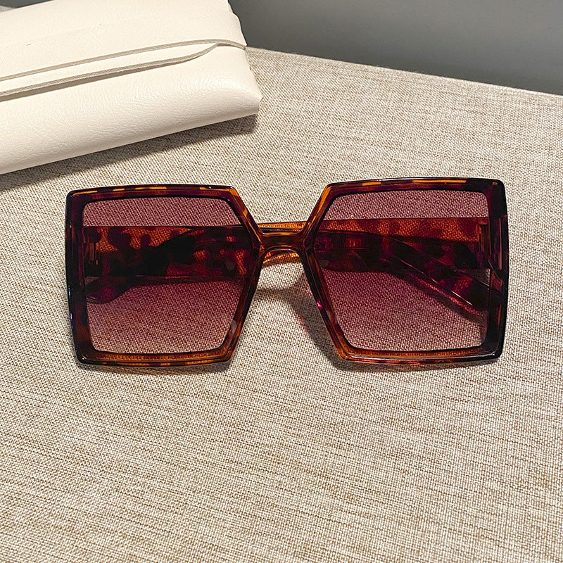 Women's square sunglasses with a sturdy frame and stylish design Kalsten
