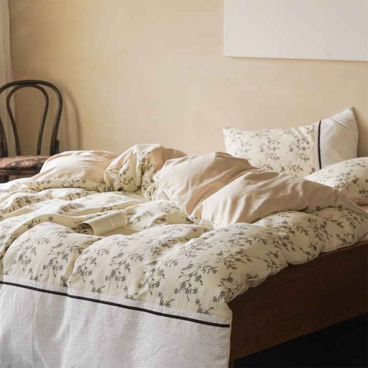 Cotton bedding set with waffle structure, fine floral print and decorative ribbon