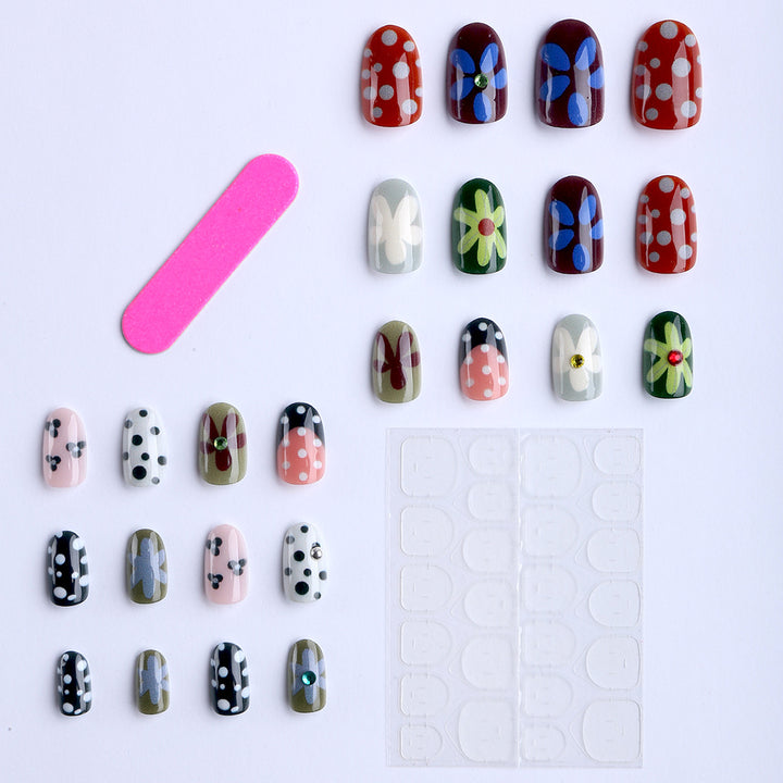 Artful Nail Art with Floral Designs Kalsten