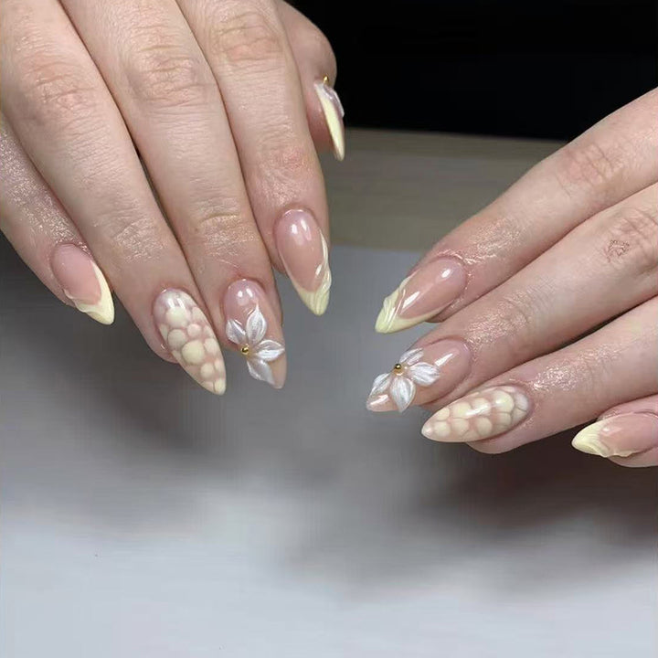 Artistic Flower-Inspired Nail Extensions Kalsten