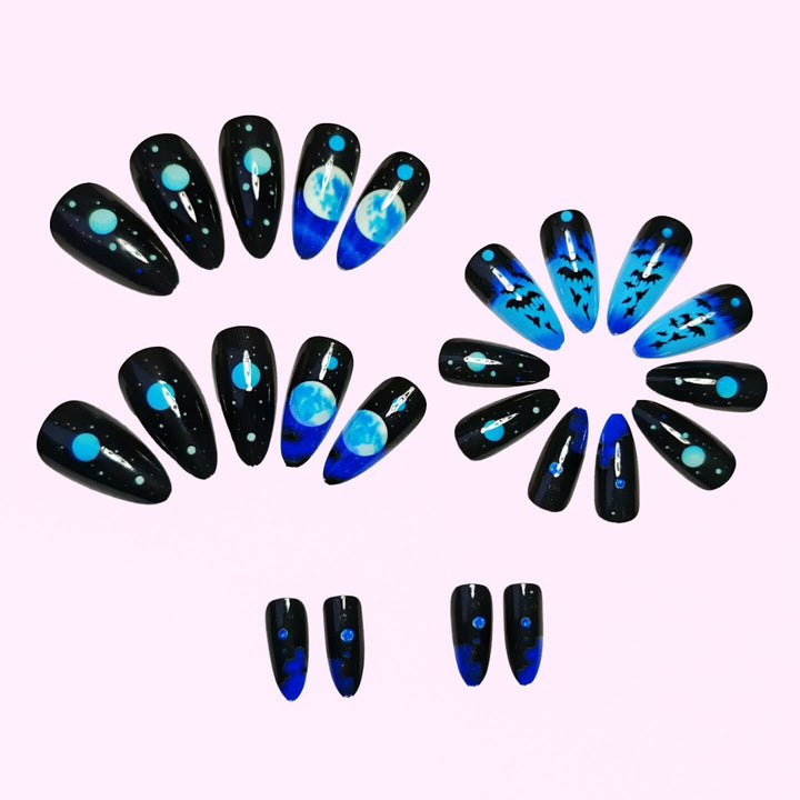 Artistic Halloween-Themed Nail Tips