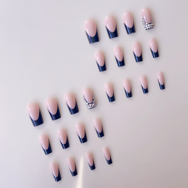 Artificial nail set with luxurious French design and sparkling rhinestone decorations Kalsten