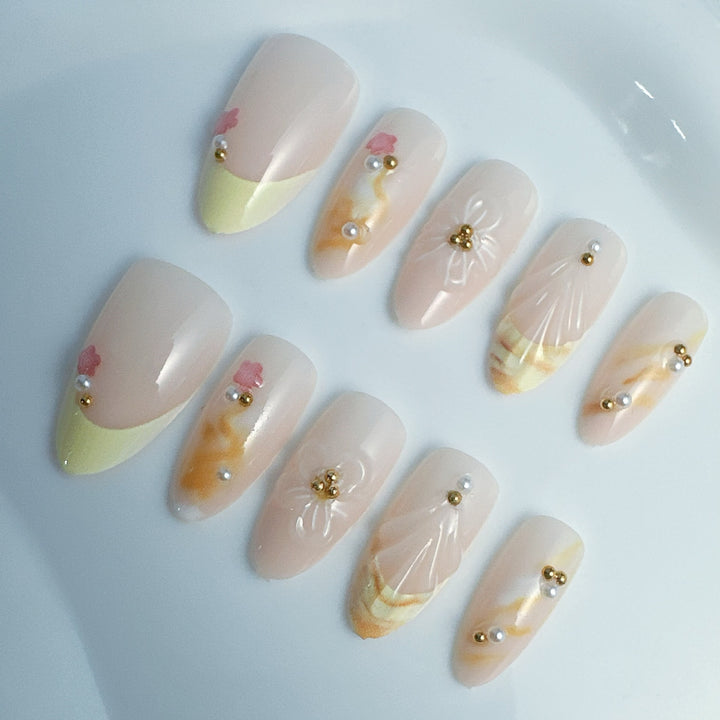 Artificial nails with floral and modern accents Kalsten