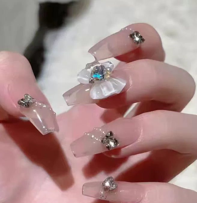Elegant nail design with pearl embellishment Kalsten