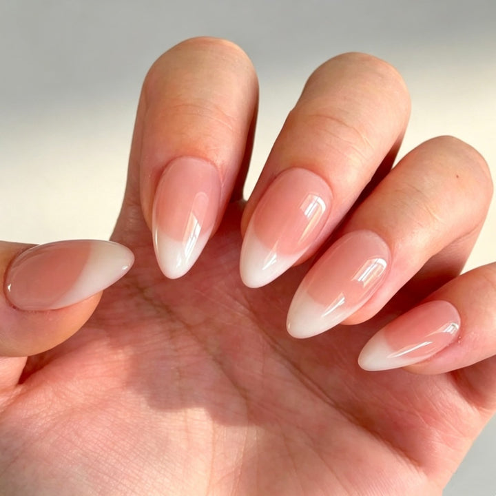 Artificial nails in elegant French-tip design Kalsten