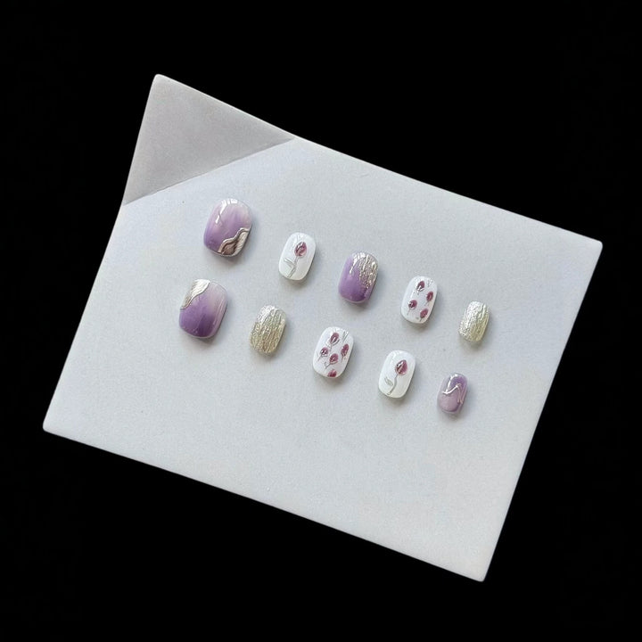 Artistic Press-On Nail Art Set with Floral and Metallic Accents